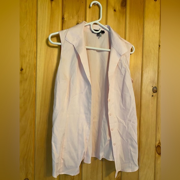 Jones Wear Essentials Women’s Light Pink Button-Down Tank Top - Picture 2 of 7